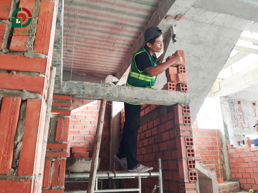 Cách kiểm tra lanh tô khi xây nhà