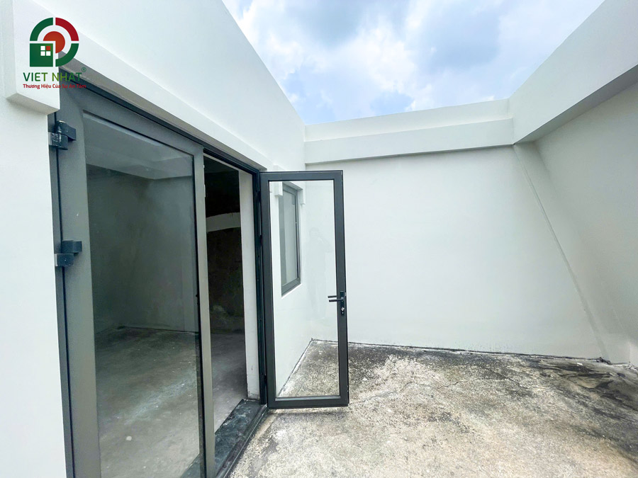 Hình ảnh hiện trạng sân thượng nhà xây thô