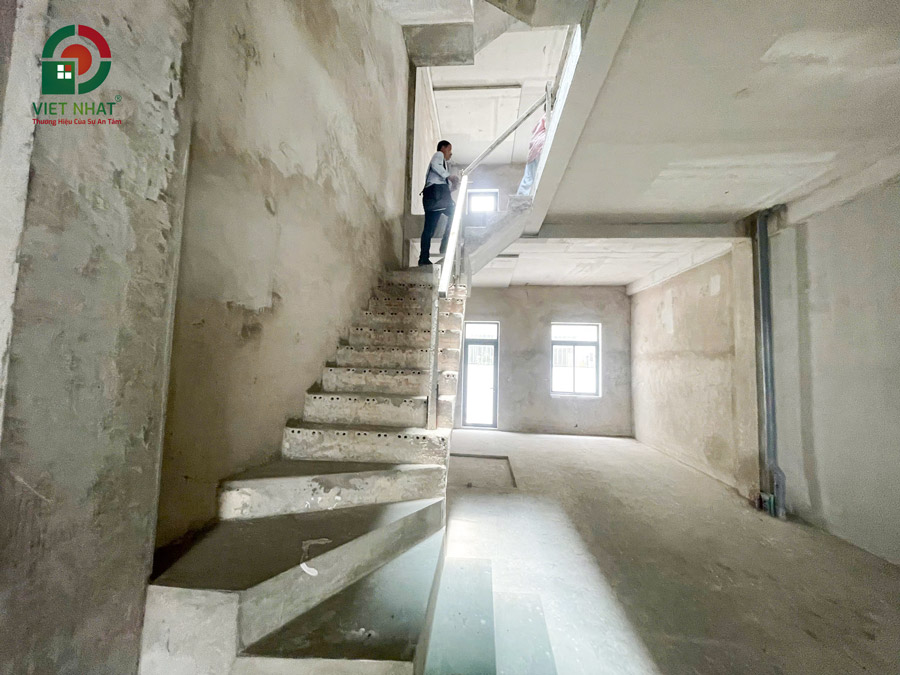 Hình ảnh hiện trạng cầu thang nhà xây thô