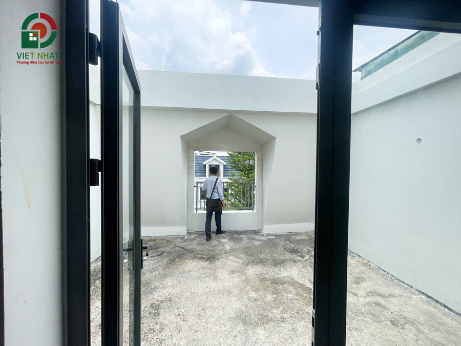 Hình ảnh hiện trạng sân thượng trước nhà xây thô