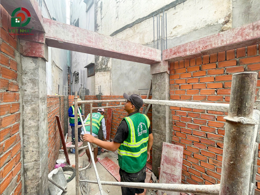 Hình ảnh thi công cốt pha sàn mái tầng trệt