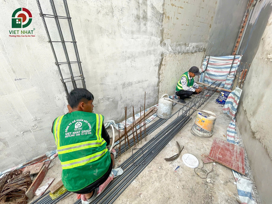 Hình ảnh thi công sắt thép cột tầng trệt