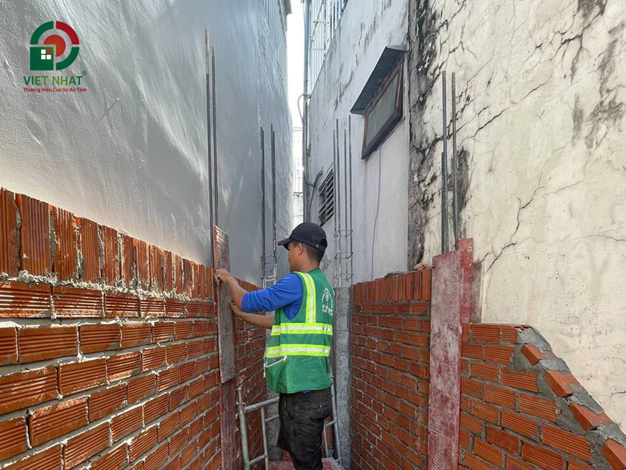 Hình ảnh thi công xây tường bao lầu 1