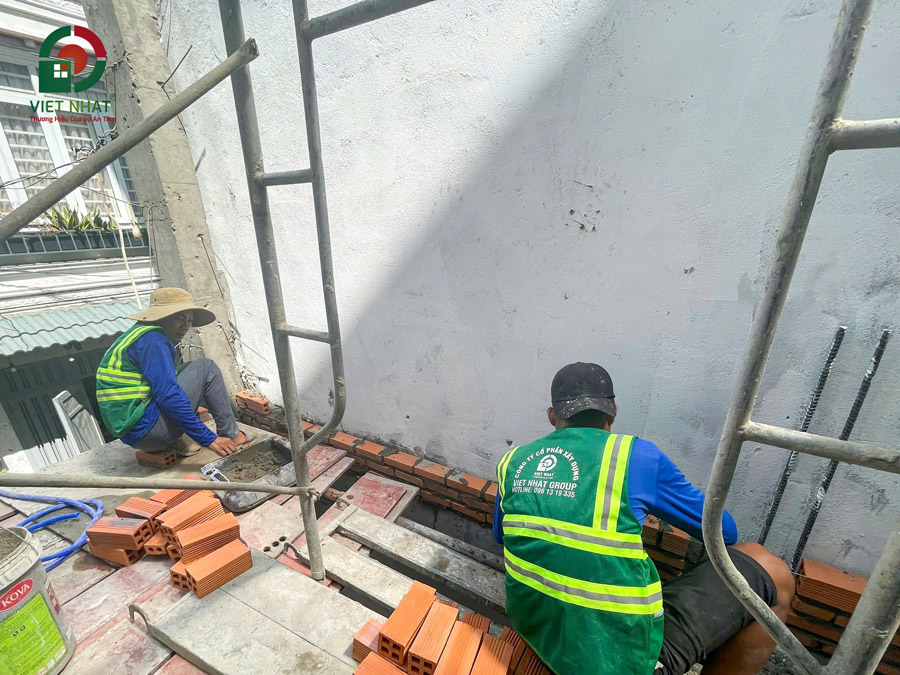 Hình ảnh thi công xây tường bao tầng lửng