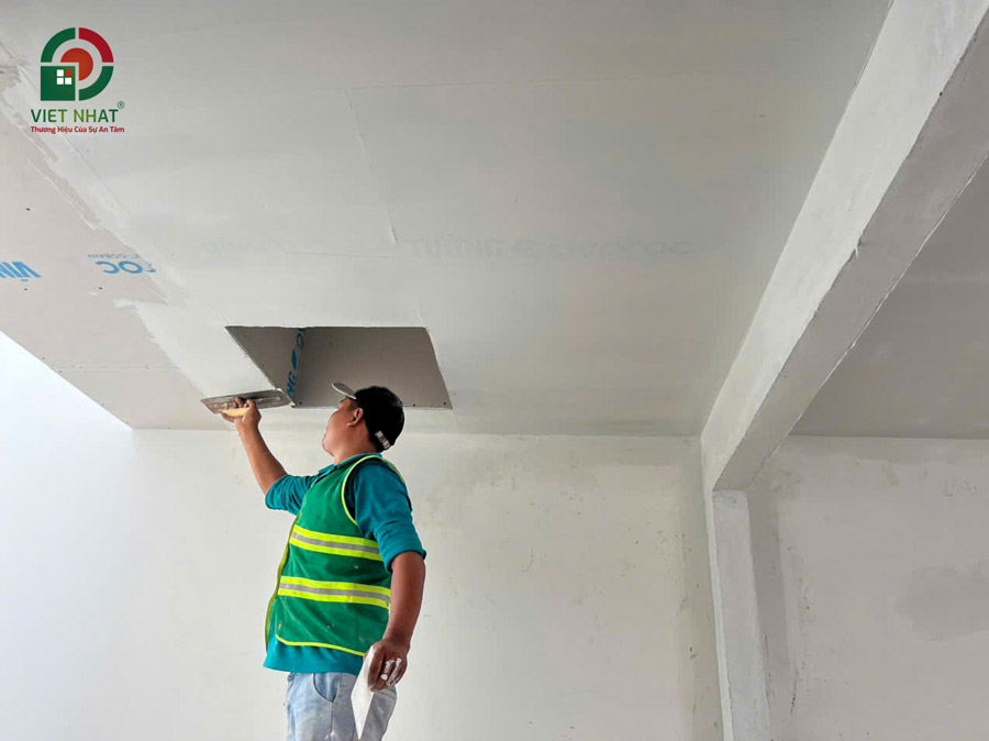 Hình ảnh thi công quét sơn trần thạch cao
