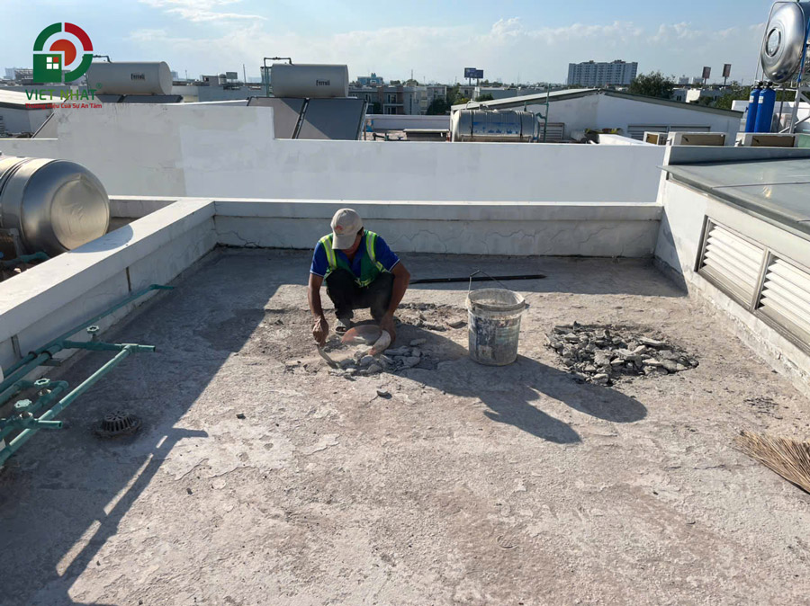 Hình ảnh thi công khoan đục sàn sân thượng cũ