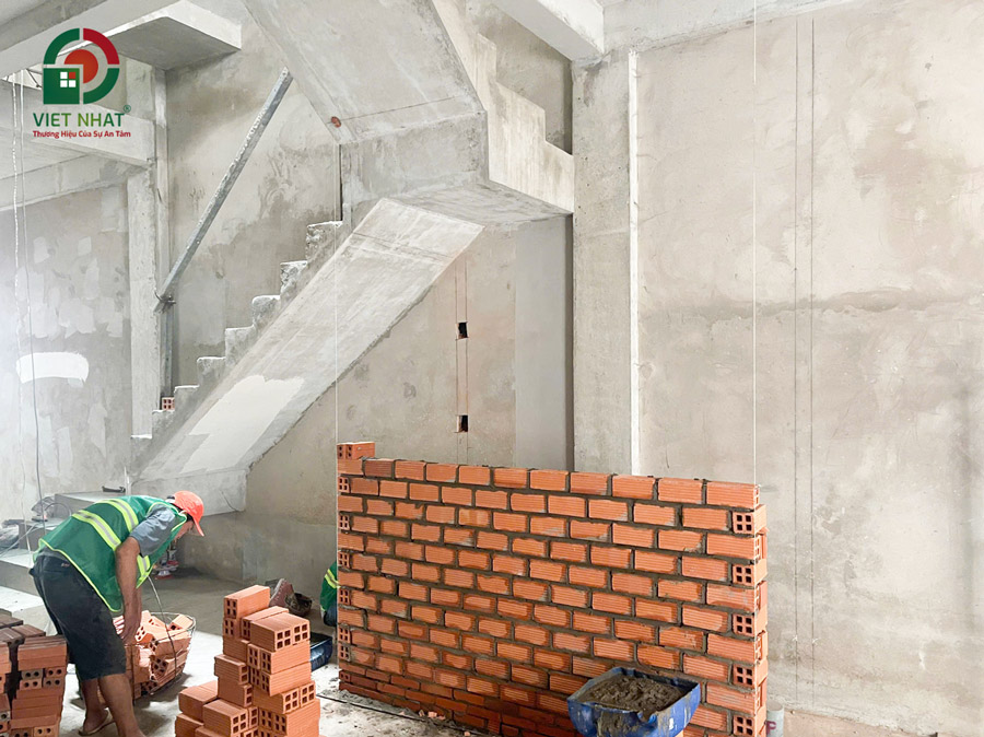 Hình ảnh thi công xây tường ngăn phòng