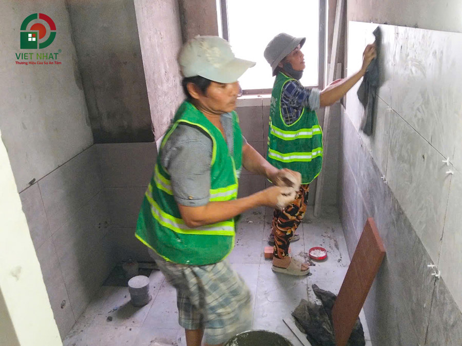 Hình ảnh thi công ốp lát gạch tường