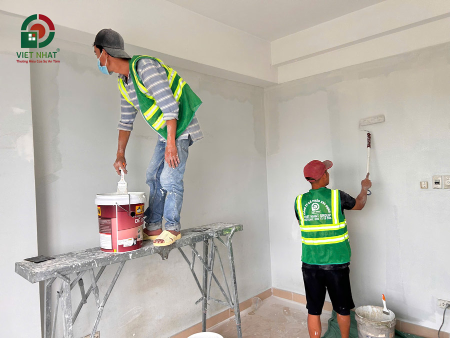 Hình ảnh thi công lăn sơn tường