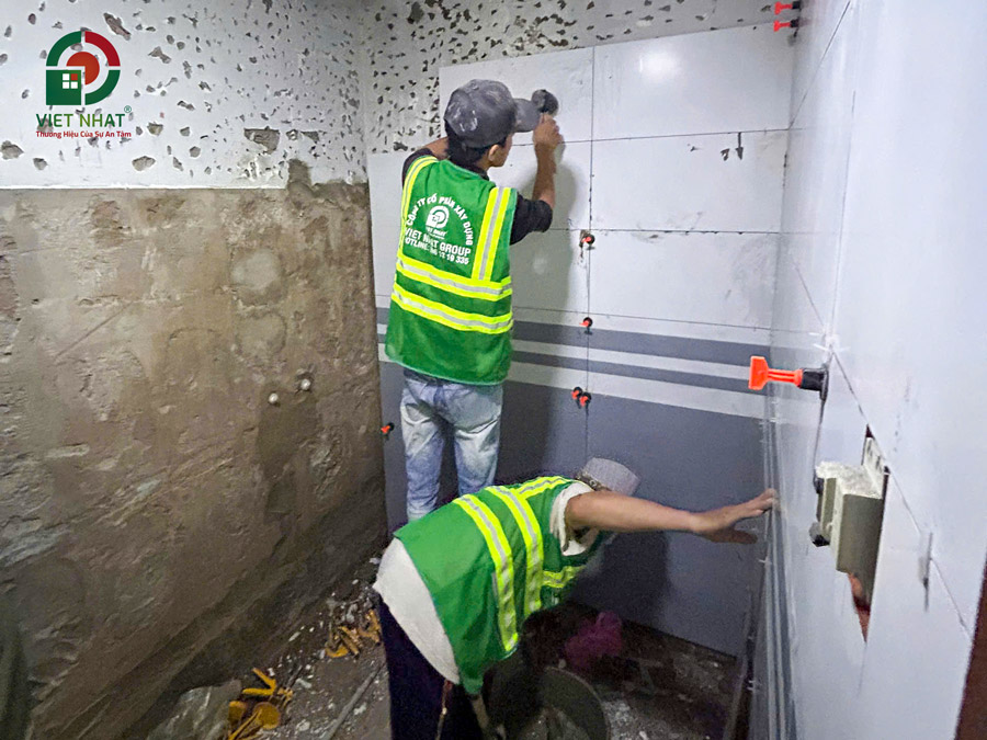 Hình ảnh thi công ốp lát gạch tường