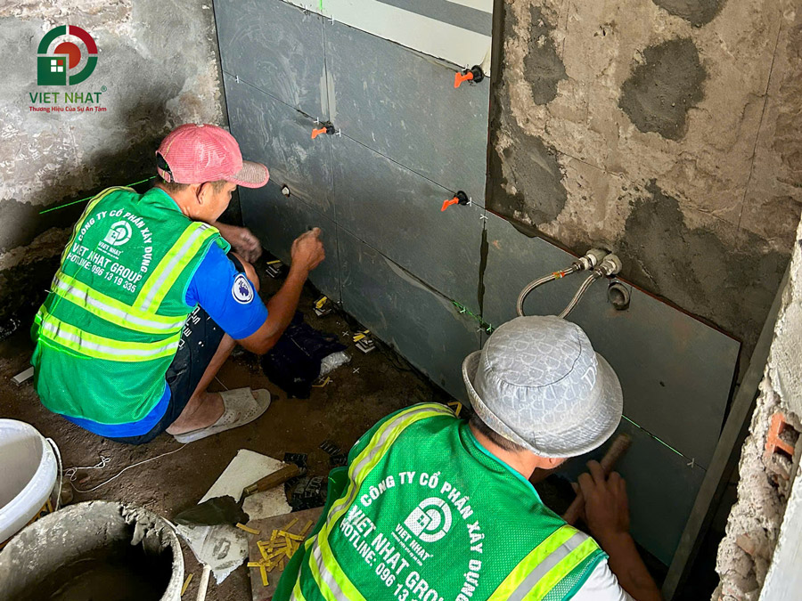 Hình ảnh thi công ốp lát gạch tường