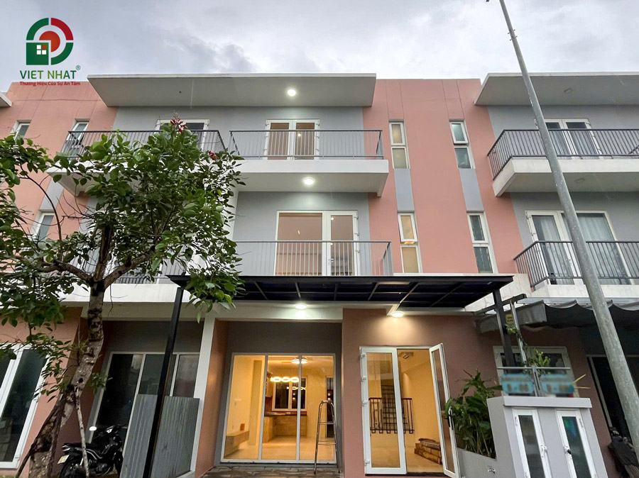 Hình ảnh bàn giao mặt tiền nhà 3 tầng 6x15m