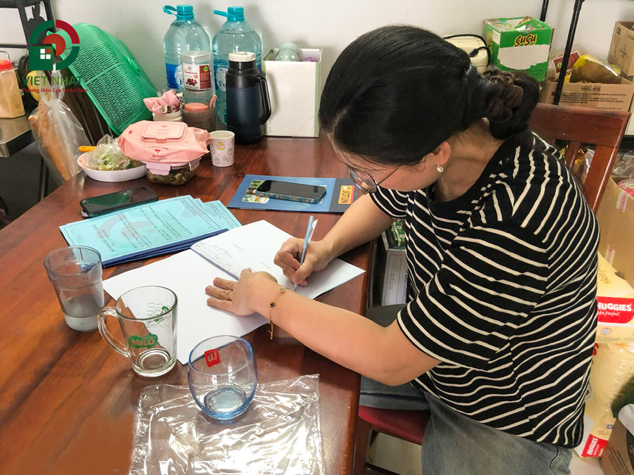 Việt Nhật Group ký hợp đồng sửa nhà chung cư của gia đình Chị Tú ở TPHCM