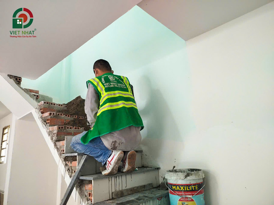 Hình ảnh thi công ốp lát gạch cầu thang