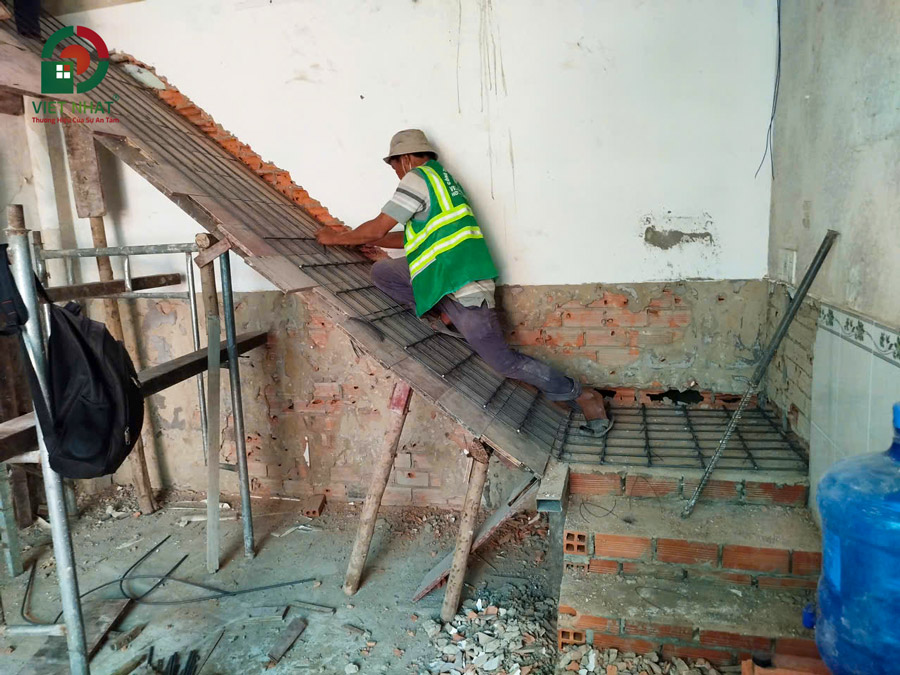 Hình ảnh thi công kết cấu sắt thép cầu thang