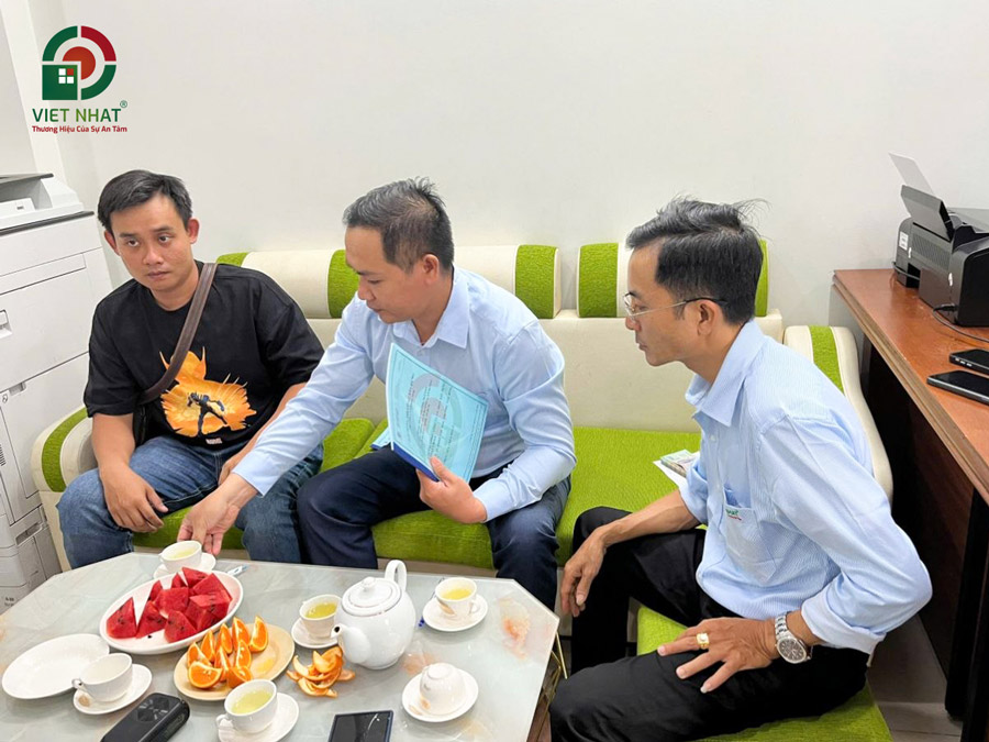 Hình ảnh Việt Nhật Group ký hợp đồng sửa nhà trọn gói cùng Anh Nguyên ở Quận 8