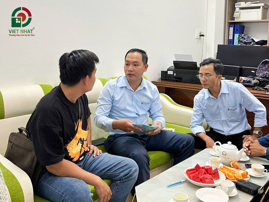 Hình ảnh Việt Nhật Group ký hợp đồng sửa nhà trọn gói cùng Anh Nguyên ở Quận 8