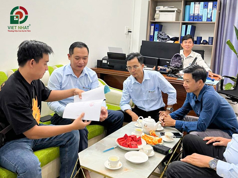Hình ảnh Việt Nhật Group ký hợp đồng sửa nhà trọn gói cùng Anh Nguyên ở Quận 8