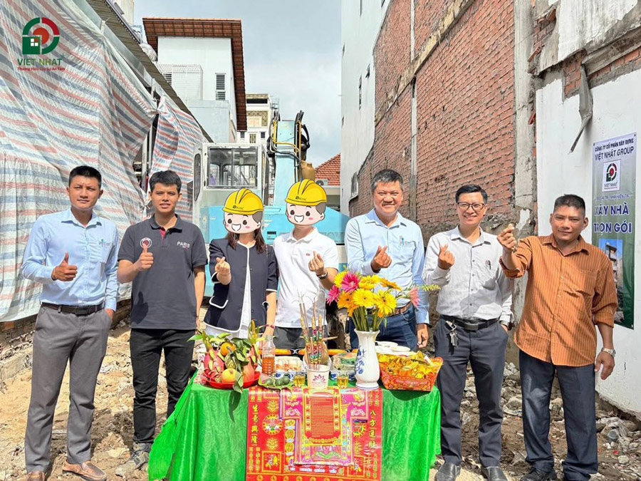 Hình ảnh lễ cúng động thổ với sự đồng hành của Việt Nhật Group