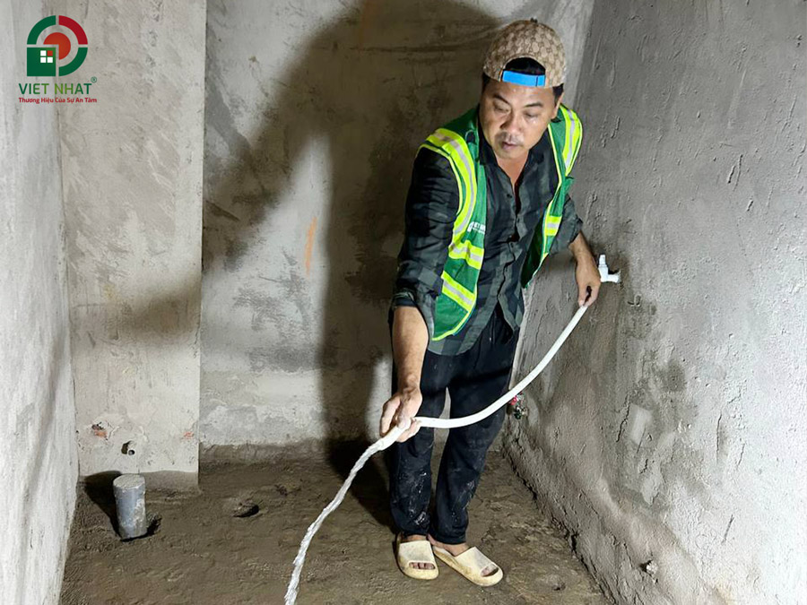 Hình ảnh thi công bảo dưỡng sàn bê tông