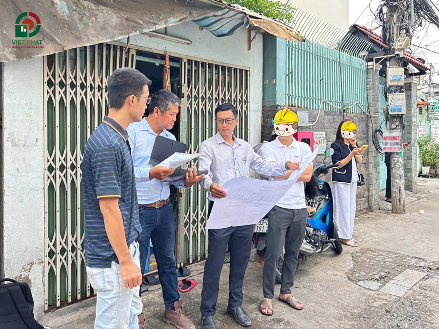 Mọi tiến độ đều được báo cáo đến gia chủ