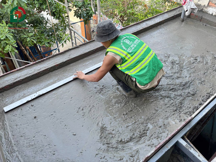 Hình ảnh thi công đổ bê tông sàn lầu 1