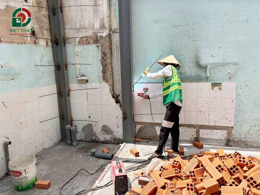 Hình ảnh thi công thép râu tường