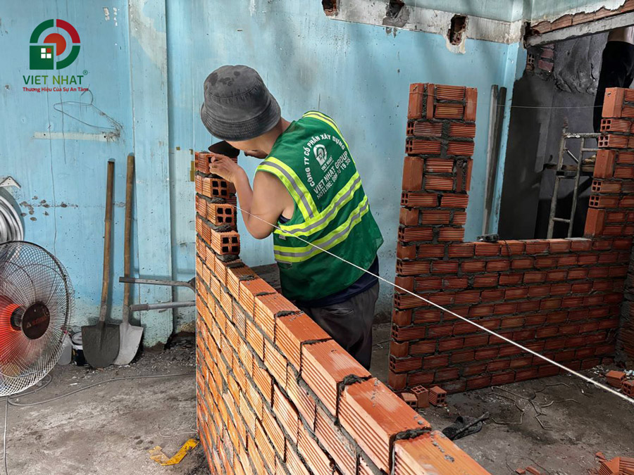 Hình ảnh thi công xây tường ngăn phòng