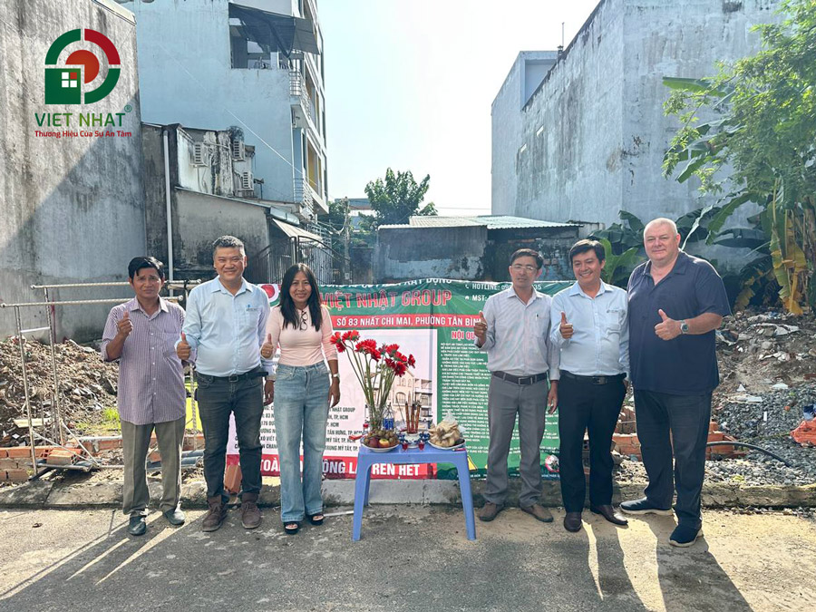 Việt Nhật Group khởi công xây nhà Chị Oanh